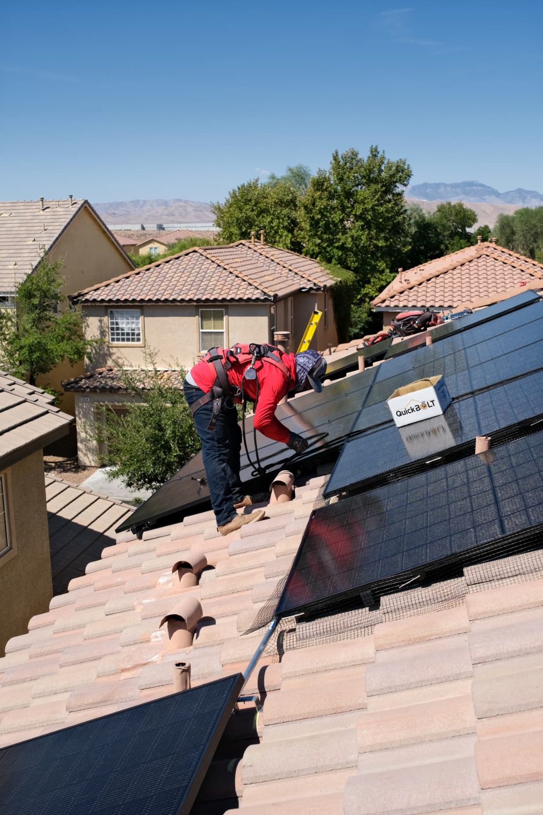 Beyond Energy Company installer working on a Las Vegas rooftop job site